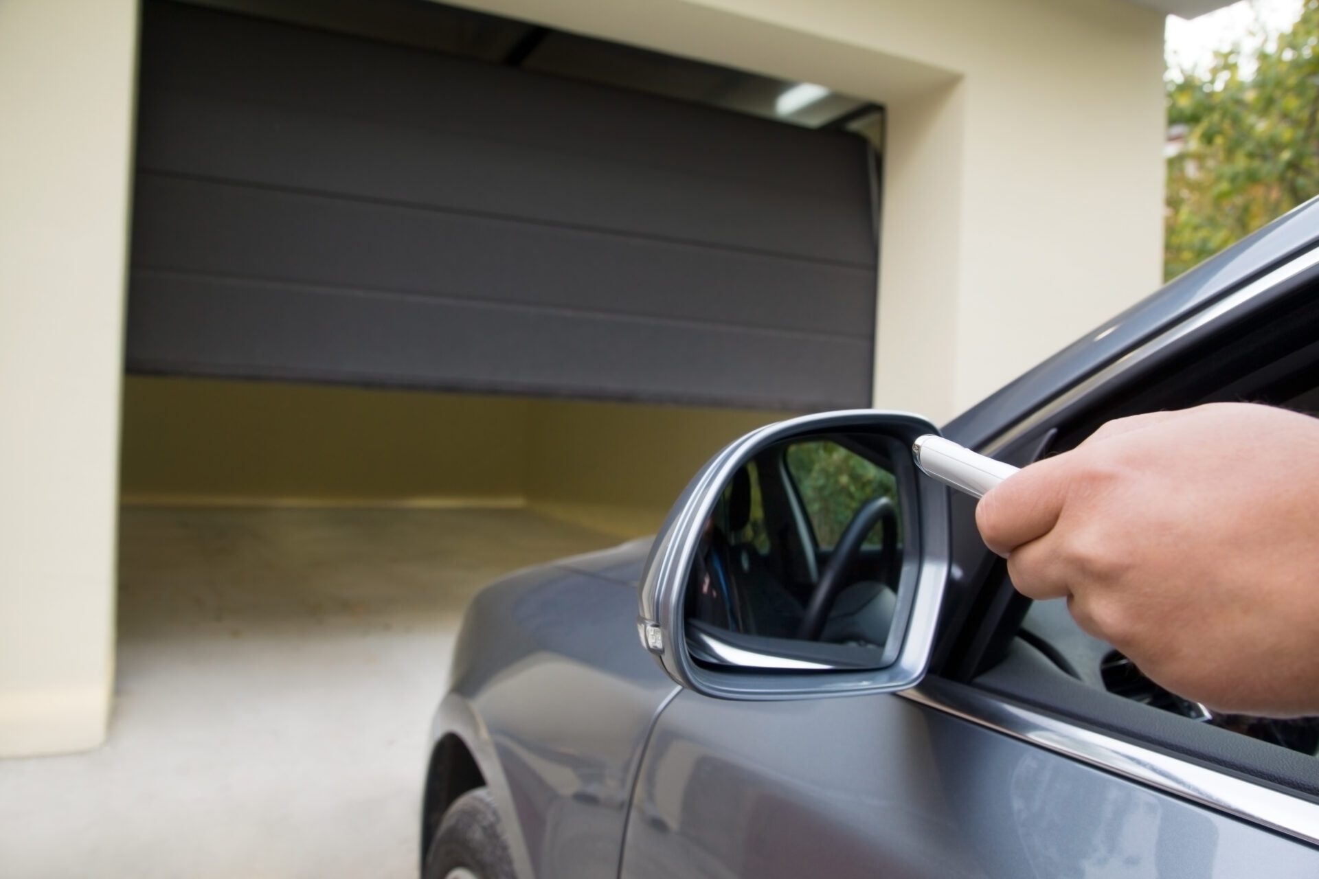 Driver,Opens,The,Garage,With,Remote,Control,From,The,Comfort Parking
